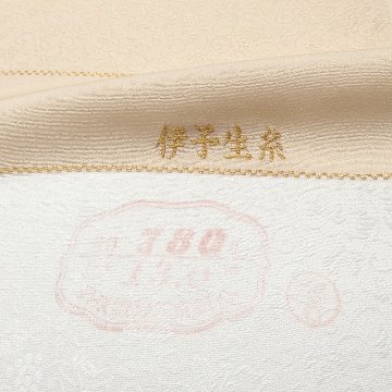 ＜お仕立て代込＞京都丹後の機屋×千成堂着物店 「葡萄唐草 伊予生糸 一尺三分着尺」 灰橙（はいだいだい）（色無地）の画像