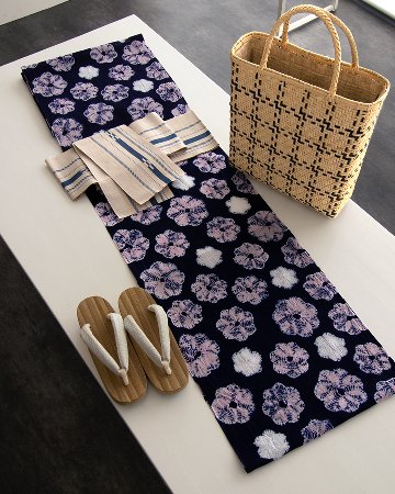 ＜お仕立て代込＞有松絞 「万寿菊」 浴衣 藍色に撫子色（灰ピンク系） 着尺（綿生地）の画像