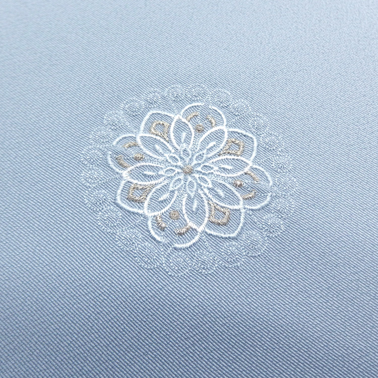 千成堂着物店 「刺繍×飛び柄の小紋」 道行コート（撥水加工済み）灰水色＜即日発送可＞の画像