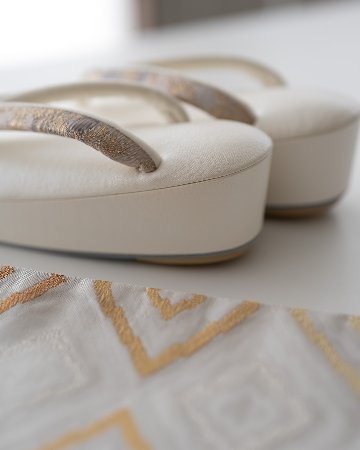 勝山さと子×和小物さくら 草履 「ハンプ×帯地」 千成堂別注 白生成 Lサイズ の画像