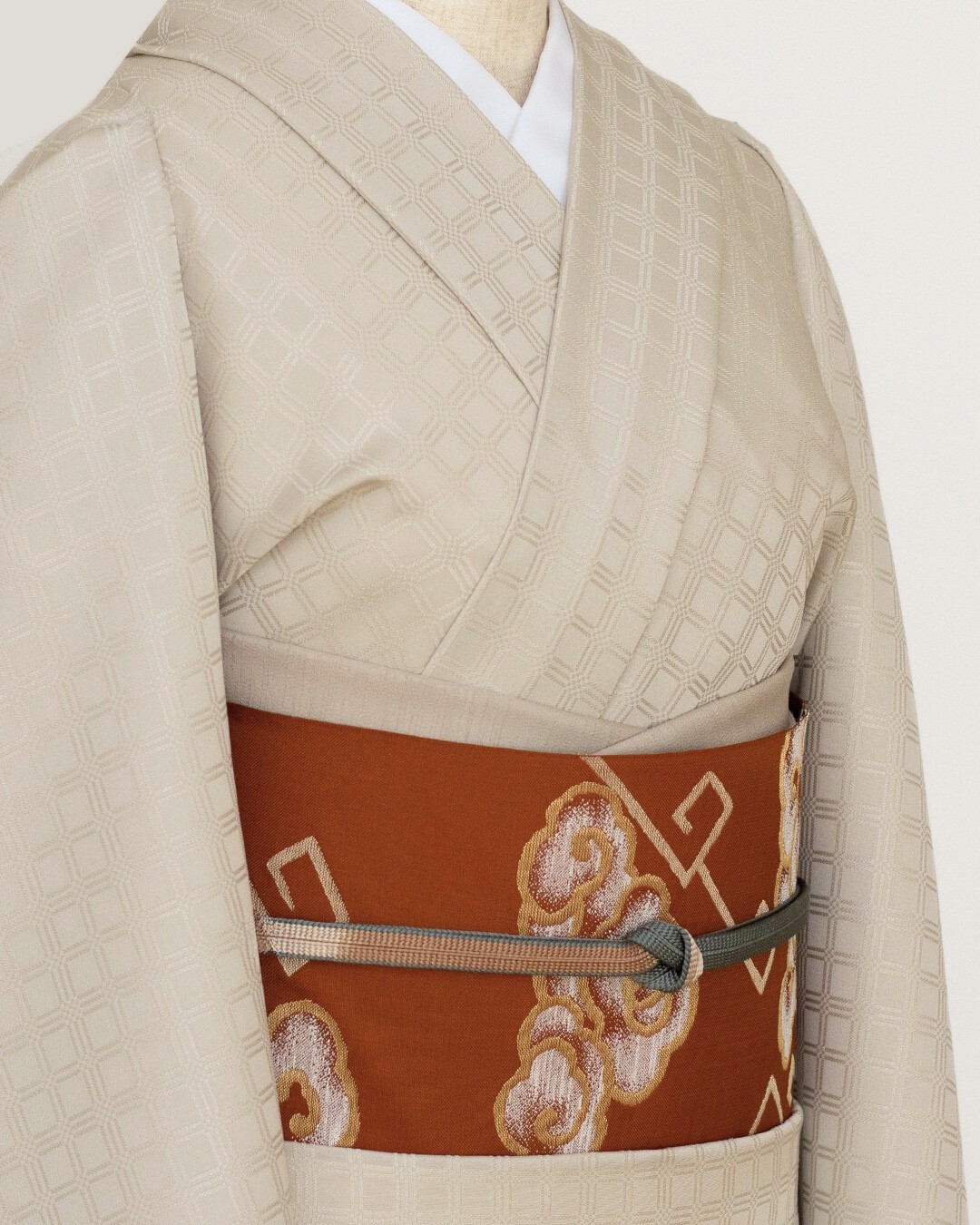 京都丹後の機屋×千成堂着物店 「野蚕白着尺 吉野格子文」 灰練色（グレーベージュ系・色無地）＜お仕立て代込＞の画像