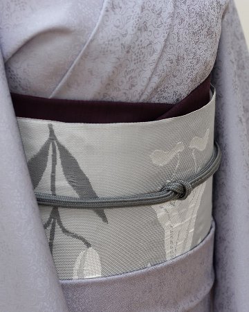 ＜お仕立て代込＞洛風林 「百合文（中喪・洒落兼用）」 九寸名古屋帯 灰白練（グレー系）の画像