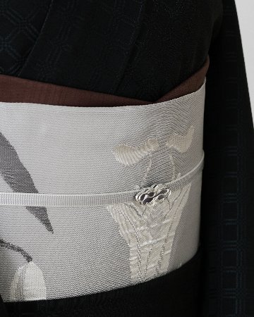 洛風林 「百合文（中喪・洒落兼用）」 九寸名古屋帯 灰白練（グレー系）＜お仕立て代込＞の画像