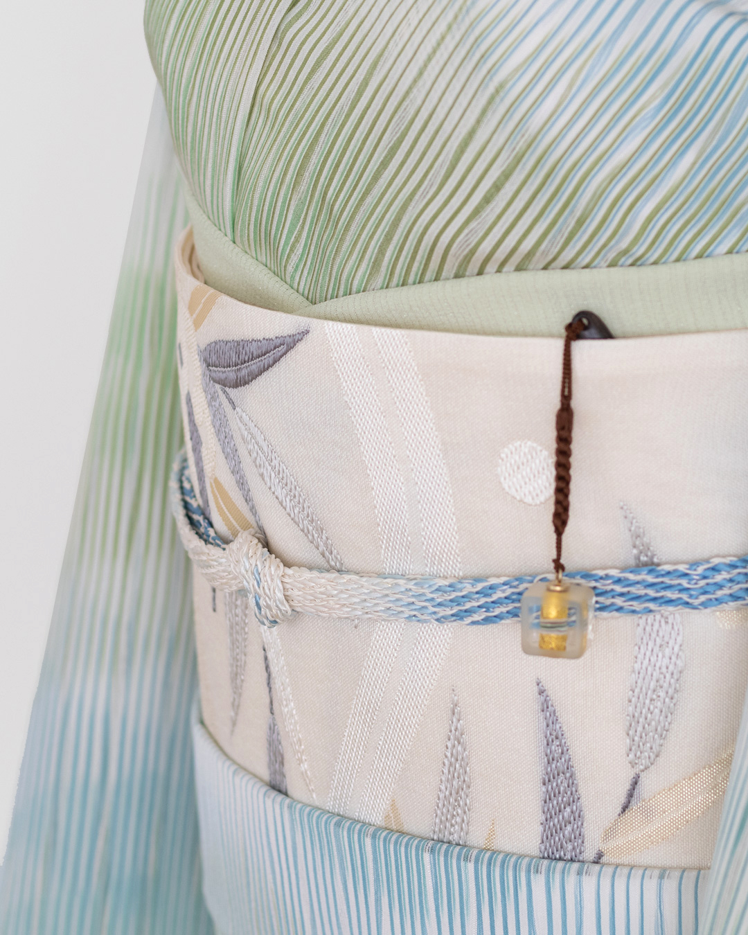 和小物さくら 夏帯締め 綾竹紅梅ぼかしレース 生成色に露草色と白藍 ＜即日発送可＞の画像