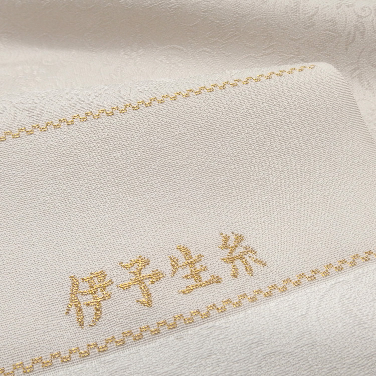 ＜お仕立て代込＞京都丹後の機屋×千成堂着物店 「葡萄唐草 伊予生糸 一尺三分着尺」 素色 グレーみのベージュ系（色無地）の画像