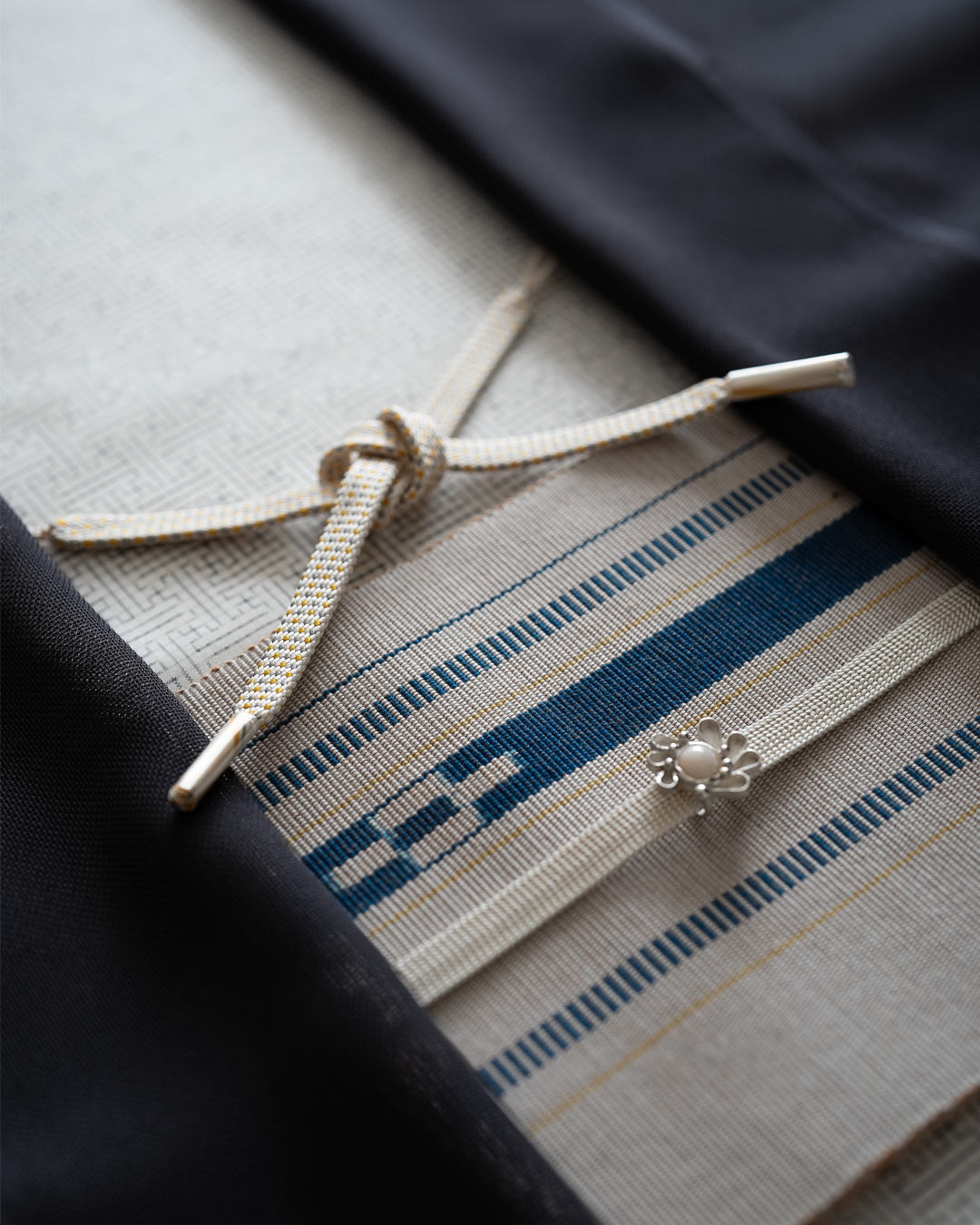 京都丹後の機屋×千成堂着物店 「丹後本紗 一尺一寸（広幅）羽尺」 3シーズンコート ちりよけ 道中着に / 墨黒＜お仕立て代込＞の画像