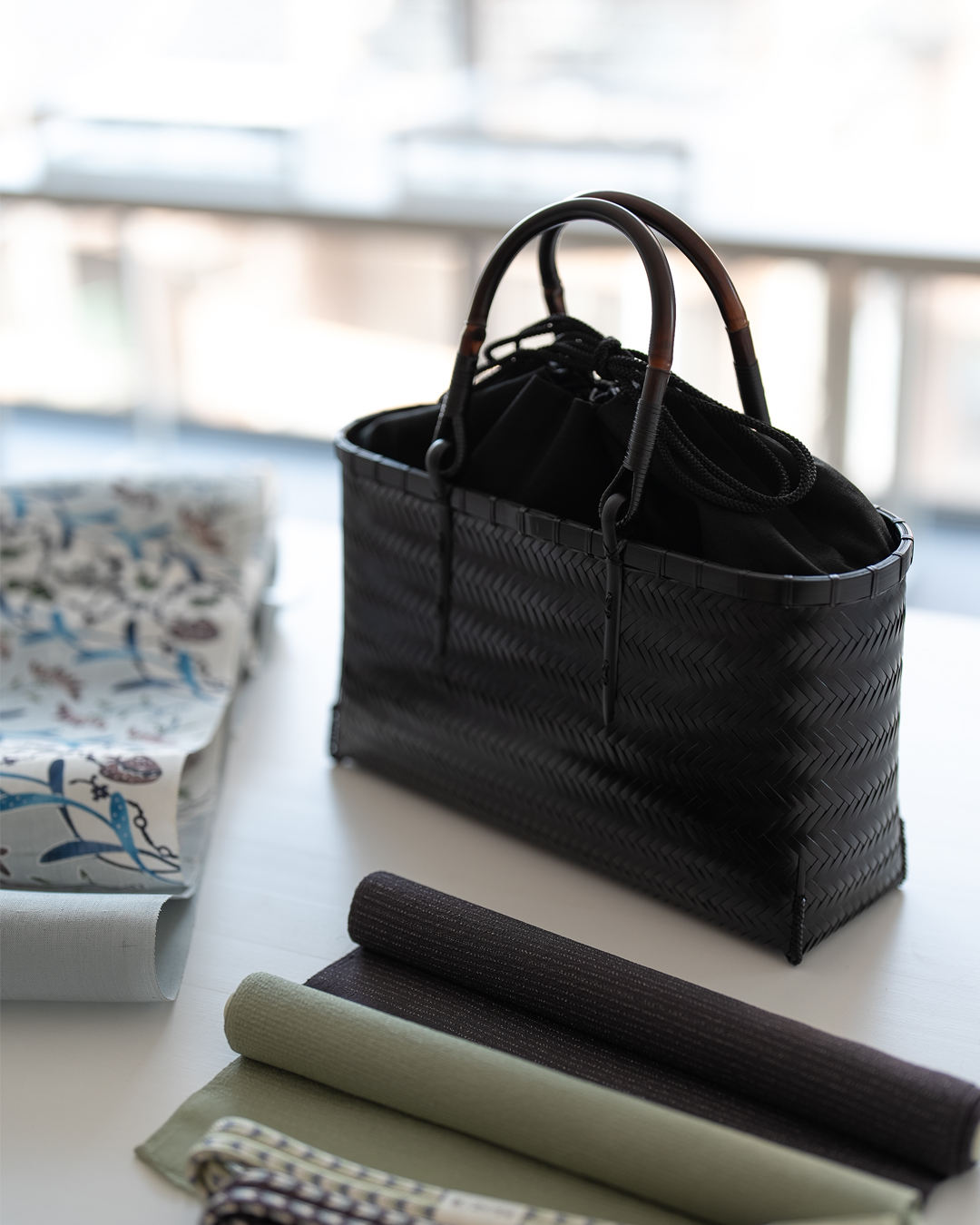 ＜お仕立て代込＞城間栄順（城間びんがた工房）×小千谷紬 「彩潮」 千成堂別注 本場琉球紅型 九寸名古屋帯 染め帯 灰水色 夏帯〜単衣帯の画像