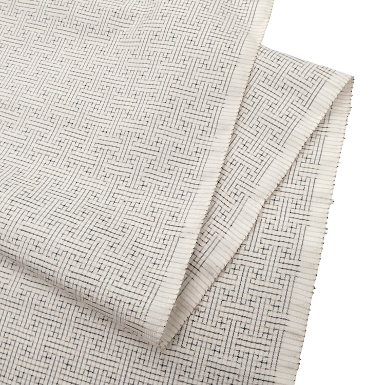 ＜お仕立て代込＞前田紬工芸 本場大島紬 「白大島(一元式・経緯絣) 秋名バラ」 着尺 白に焦茶の画像