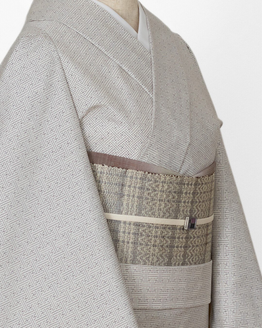 お仕立て代込＞前田紬工芸 本場大島紬 「白大島(一元式・経緯絣) 秋名