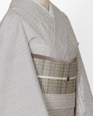 ＜お仕立て代込＞前田紬工芸 本場大島紬 「白大島(一元式・経緯絣) 秋名バラ」 着尺 白に焦茶の画像