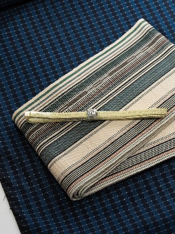 ＜お仕立て代込＞伊集院リキ商店 本場大島紬 「市松と縞 (経緯絣・撚糸) 色大島」 着尺 青と濃藍の画像