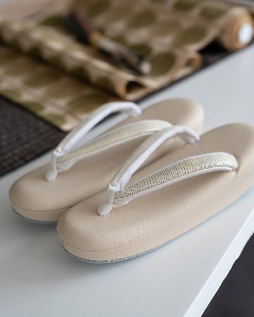 ＜お仕立て代込＞伊集院リキ商店 本場大島紬 「絣残糸 格子・泥染」 着尺 焦茶の画像