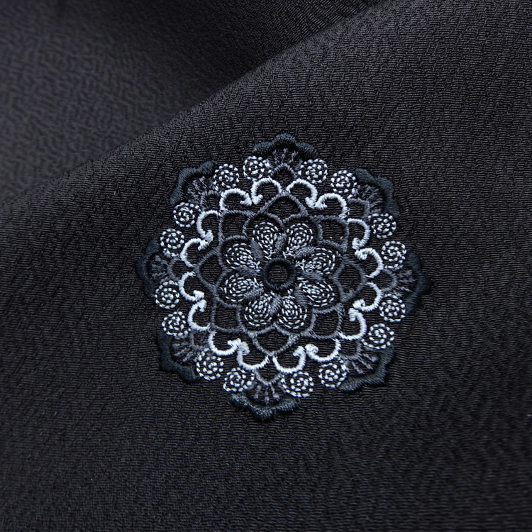 ＜お仕立て代込＞千成堂着物店 「刺繍×飛び柄の小紋」 羽織 道行 着物衿コート ちりよけ 道中着に 黒紫色の画像