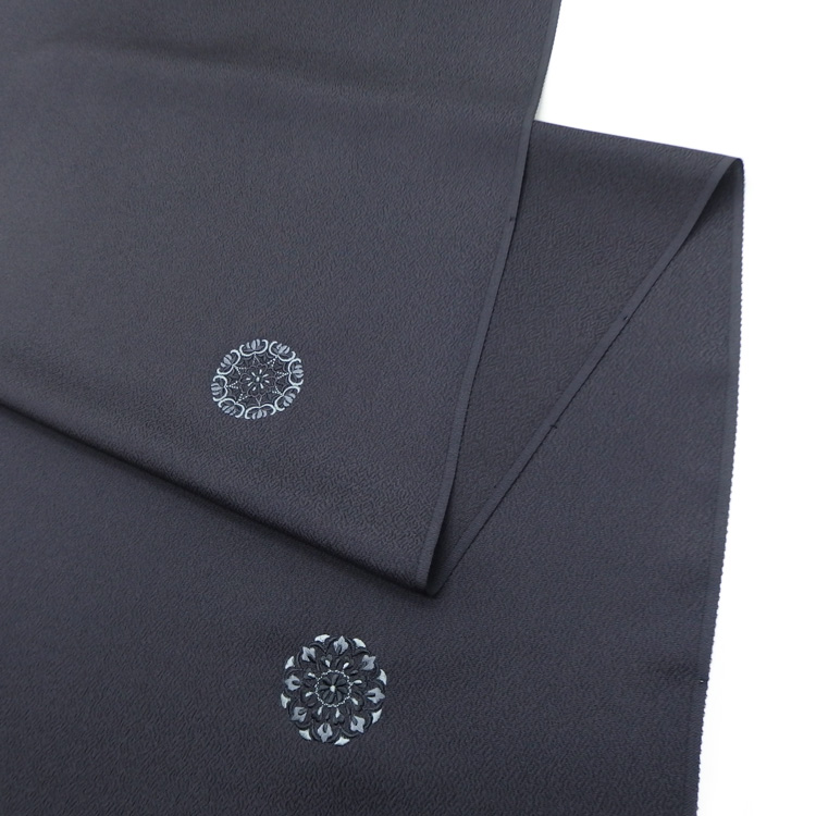 ＜お仕立て代込＞千成堂着物店 「刺繍×飛び柄の小紋」 羽織 道行 着物衿コート ちりよけ 道中着に 濃墨色の画像