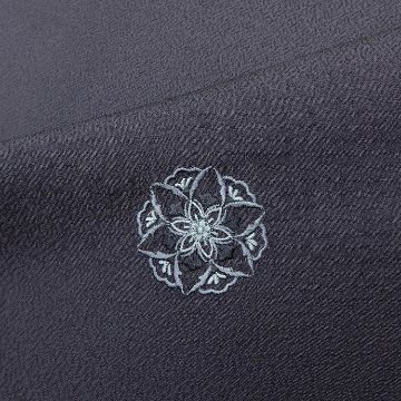 ＜お仕立て代込＞千成堂着物店 「刺繍×飛び柄の小紋」 羽織 道行 着物衿コート ちりよけ 道中着に 濃墨色の画像
