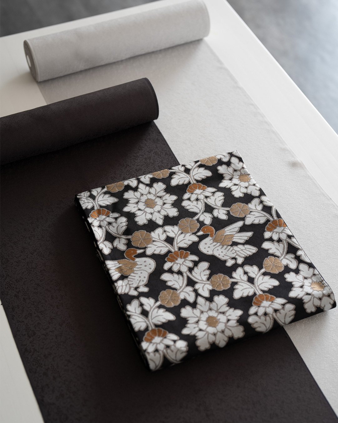 北村武資（織匠北むら） 「天平立枠」  経錦 袋帯 墨色＜お仕立て代込＞の画像