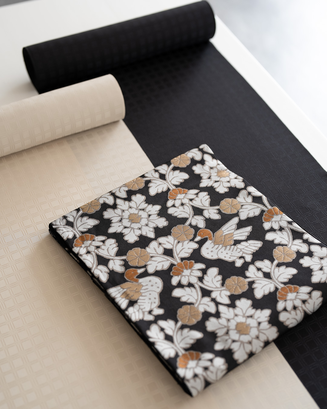 北村武資（織匠北むら） 「天平立枠」  経錦 袋帯 墨色＜お仕立て代込＞の画像