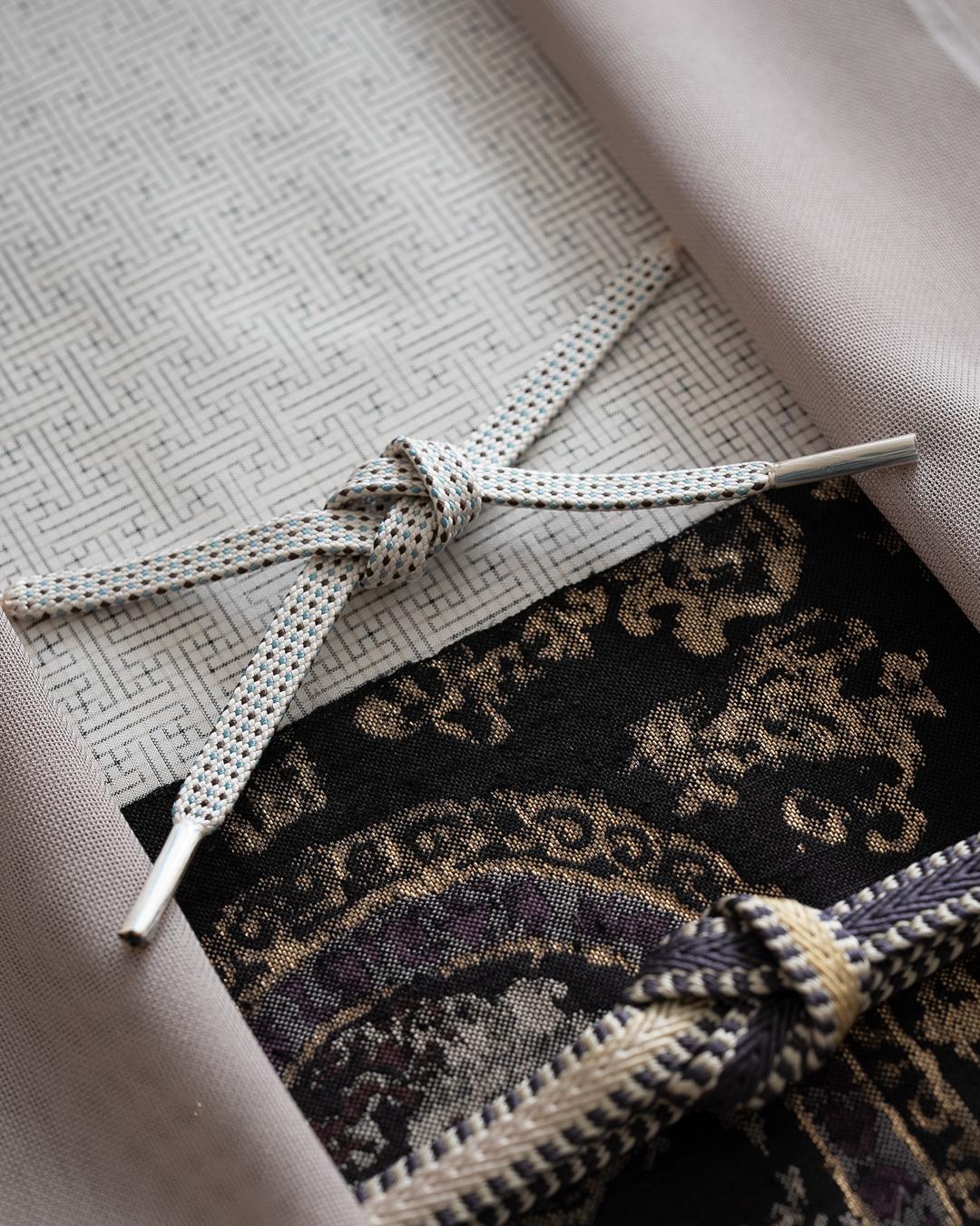 京都丹後の機屋×千成堂着物店 「丹後本紗 一尺一寸（広幅）羽尺」 3シーズンコート ちりよけ 道中着に / 鴇鼠（赤紫みの白茶系）＜お仕立て代込＞の画像