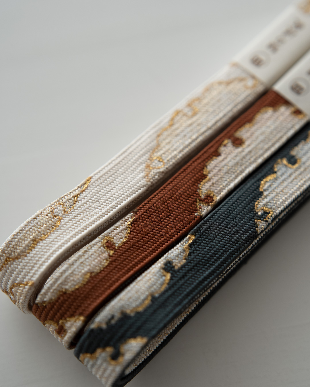 渡敬 帯締め 高麗片胴雪輪撚房 渋紙色（茶系）・金糸＜即日発送可＞の画像