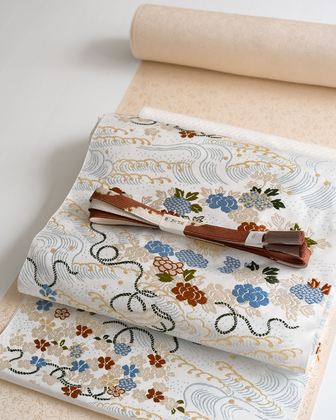 渡敬 帯締め 高麗片胴雪輪撚房 渋紙色（茶系）・金糸＜即日発送可＞の画像