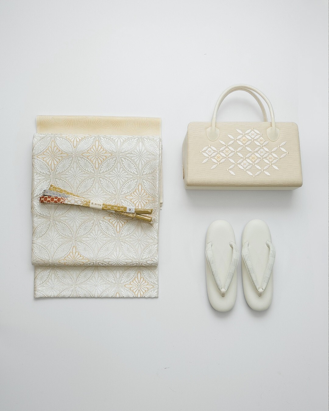 渡敬 帯締め 貝ノ口亀甲段ぼかし 白よごし・灰赤茶・薄鼠・女郎花（緑みの灰黄）に金糸＜即日発送可＞の画像