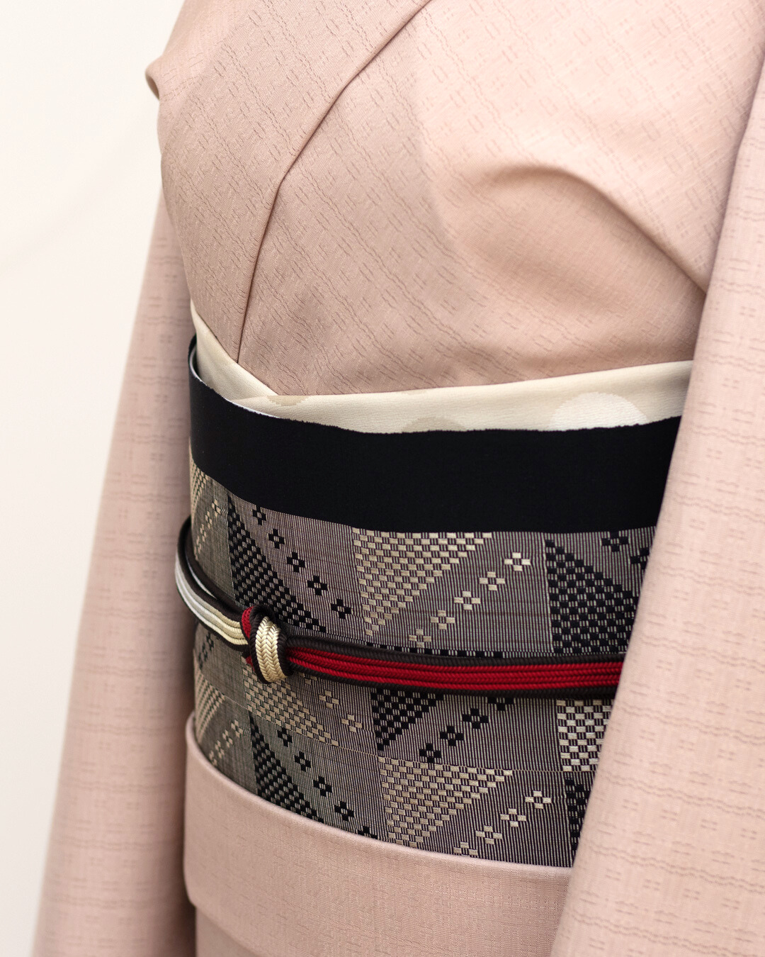 渡敬 帯揚げ ドット大小無地 丹後ちりめん 灰生成（緑みの灰ベージュ系） ＜即日発送可＞の画像