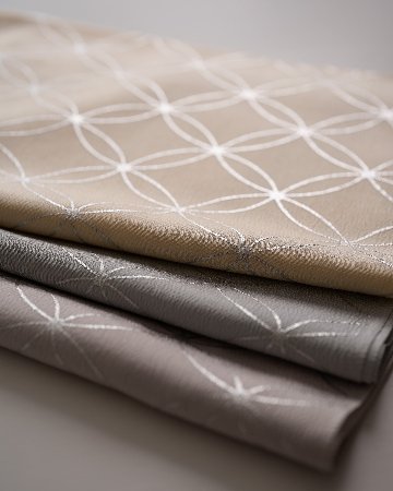 渡敬 帯揚げ 縮緬無地七宝銀箔 灰生成 ＜即日発送可＞の画像