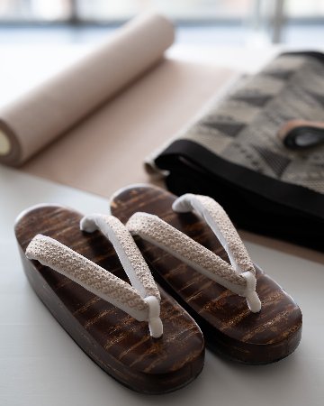 ＜お仕立て代込＞祝嶺恭子 「首里花織（首里グーシ花織）」 九寸名古屋帯 墨と焦茶の画像