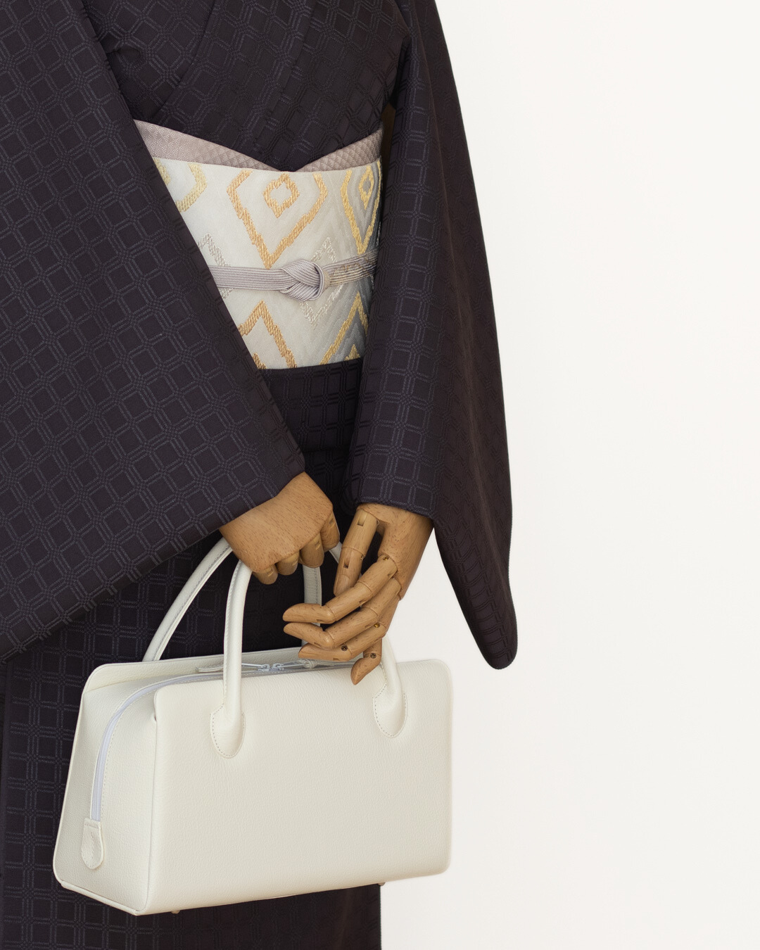 京都丹後の機屋×千成堂着物店 一点もの帯揚げ 「鱗×銀節糸」 薄灰桜色×銀＜即日発送可＞ の画像