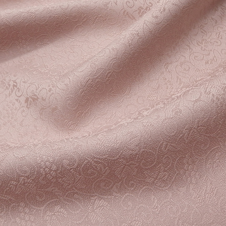 ＜お仕立て代込＞京都丹後の機屋×千成堂着物店 「葡萄唐草 伊予生糸 一尺三分着尺」 灰桜 グレーみのピンク系（色無地）の画像