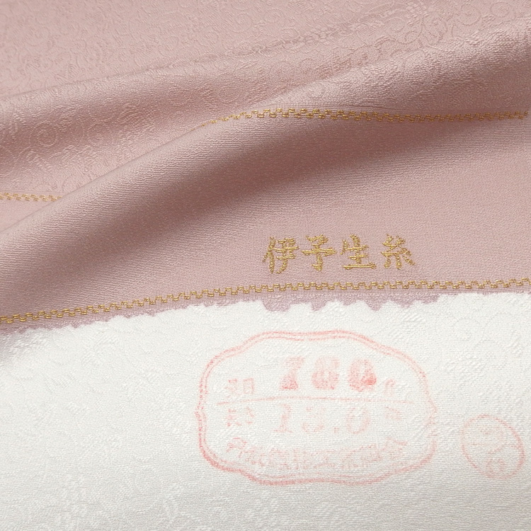 ＜お仕立て代込＞京都丹後の機屋×千成堂着物店 「葡萄唐草 伊予生糸 一尺三分着尺」 灰桜 グレーみのピンク系（色無地）の画像