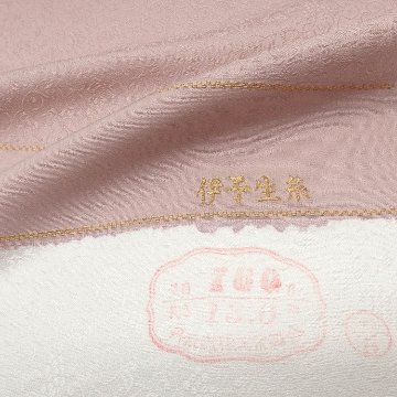 ＜お仕立て代込＞京都丹後の機屋×千成堂着物店 「葡萄唐草 伊予生糸 一尺三分着尺」 灰桜 グレーみのピンク系（色無地）の画像