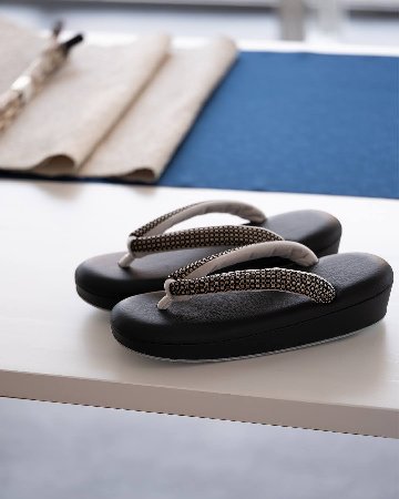 渡敬 帯締め 高麗片胴雪輪撚房 薄梅鼠・金糸＜即日発送可＞の画像