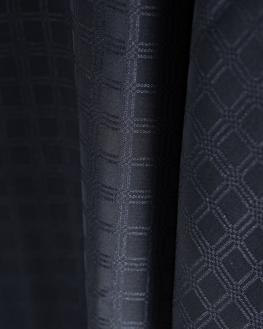 京都丹後の機屋×千成堂着物店 「野蚕白着尺 吉野格子文」道行コート（撥水加工済み）黒紫色 ＜即日発送可＞の画像