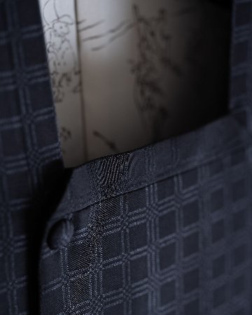 京都丹後の機屋×千成堂着物店 「野蚕白着尺 吉野格子文」道行コート（撥水加工済み）黒紫色 ＜即日発送可＞の画像