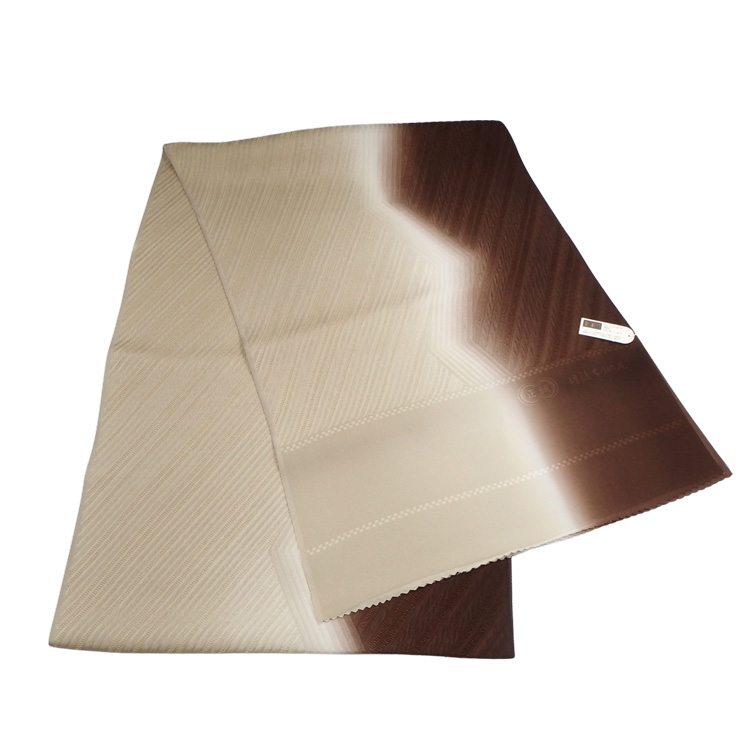 衿秀 帯揚げ 斜線ぼかし 白橡と黒茶  ＜即日発送可＞の画像