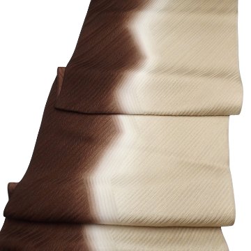 衿秀 帯揚げ 斜線ぼかし 白橡と黒茶  ＜即日発送可＞の画像