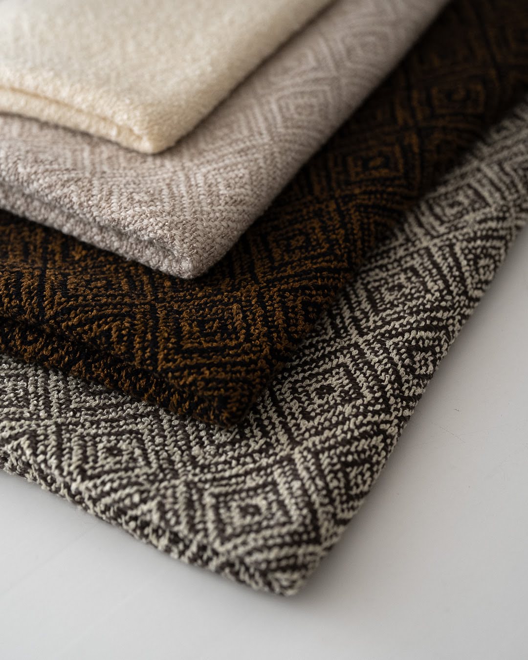 Kameli apartment（カメリ アパートメント）「エクリュ（生成）×焦げ茶」手織り大判ストール（ショール）リネン×ウール＜即日発送可＞の画像