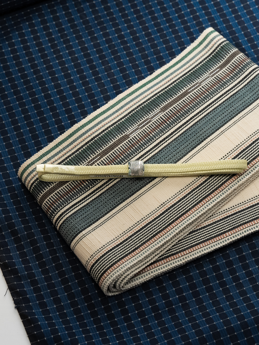 ＜お仕立て代込＞鈴木美緒「草木染・八重山ミンサー」 生成に白茶と緑の画像