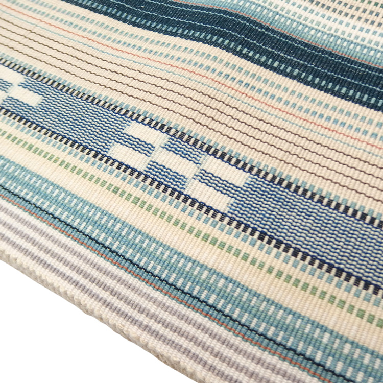 ＜お仕立て代込＞鈴木美緒「草木染・八重山ミンサー」半幅帯 白よごし・高麗納戸と薄藍の画像