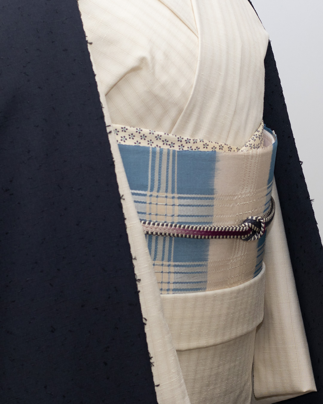 <お仕立て代込>濱紬×千成堂着物店 「網織紬（ひげ紬）一等品」 羽尺（コート地） 墨色の画像