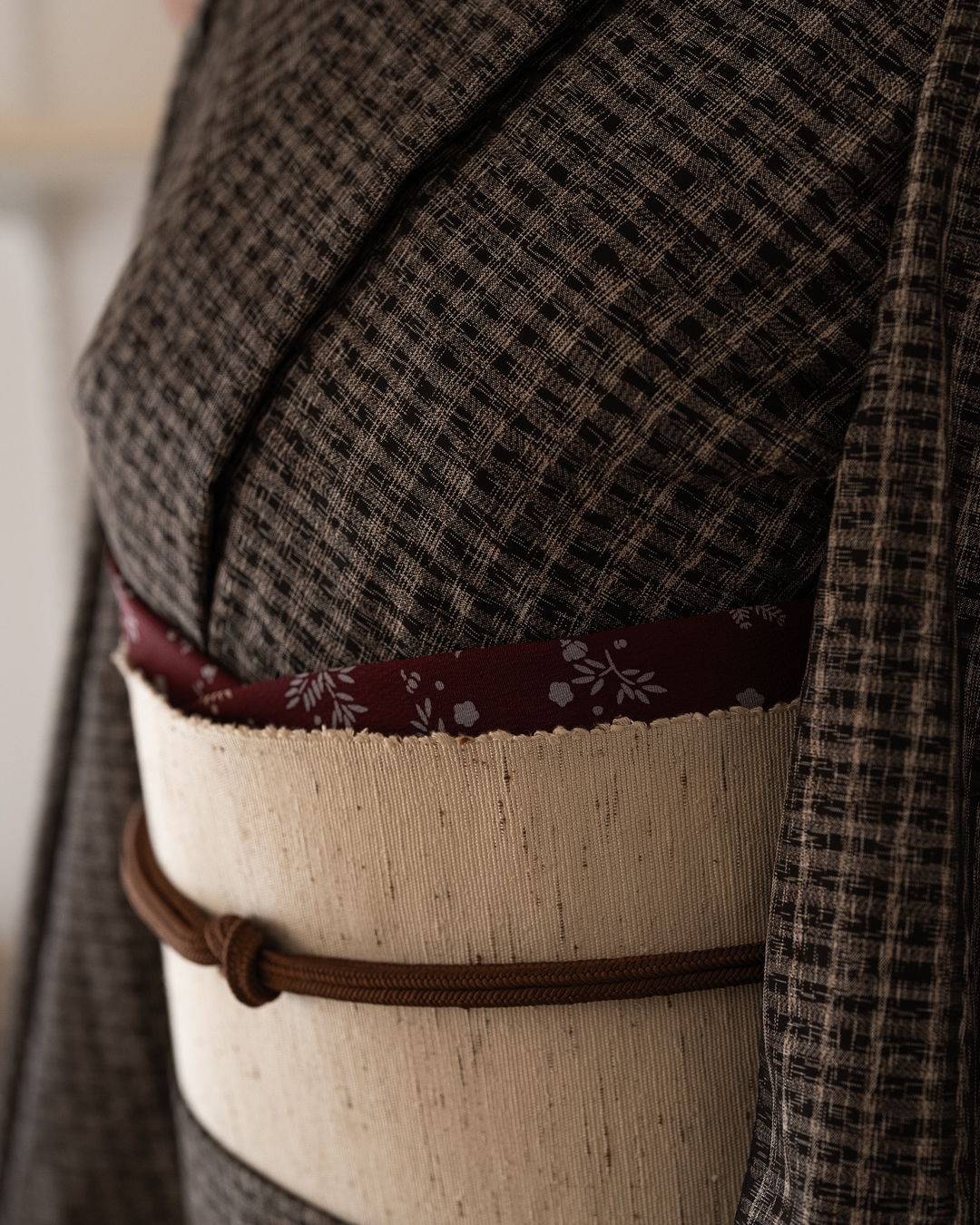 和小物さくら 帯揚げ 友禅三枚型 松竹梅散らし 葡萄色＜即日発送可＞の画像