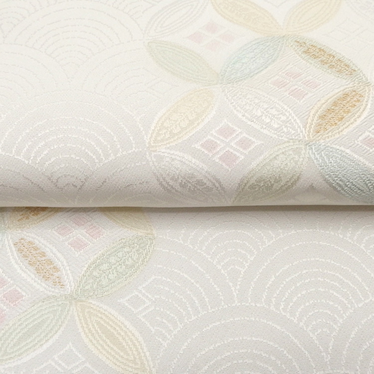 和小物さくら 帯揚げ 七宝つなぎと青海波と紗綾型の地紋 白色＜即日発送可＞の画像