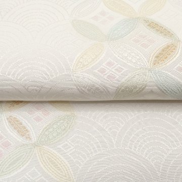 和小物さくら 帯揚げ 七宝つなぎと青海波と紗綾型の地紋 白色＜即日発送可＞の画像