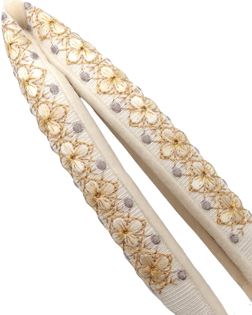 衿秀 鼻緒 金色の刺繍 生成色の画像