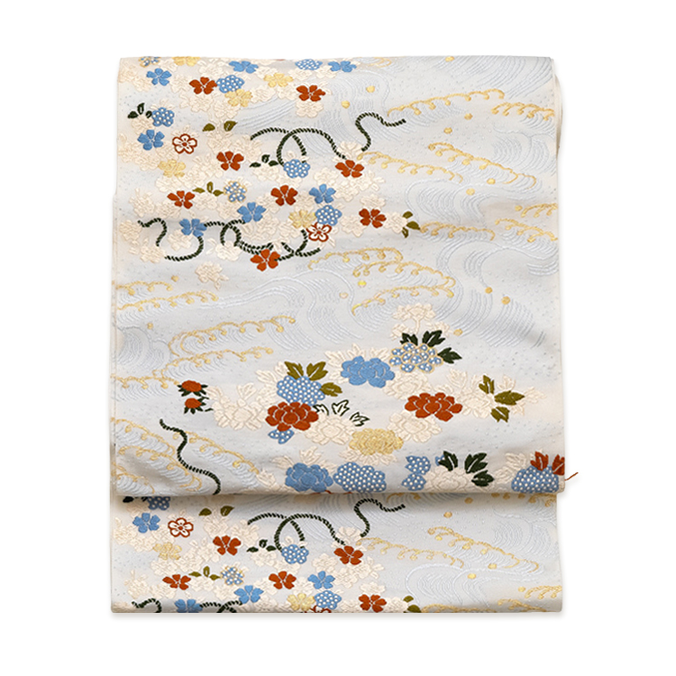 ＜お仕立て代込＞勝山さと子 「流水花束紋」 九寸名古屋帯 桜草木 / 白・灰水色と橙に金糸 の画像