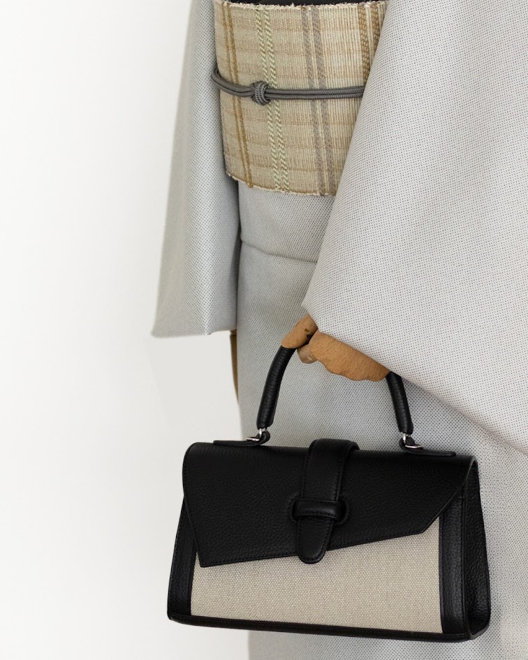 <10/31 21:00～ 発売>SHOJIFUJITA（ショウジフジタ） 「DANCER TOILE 5 横長 シュリンク / BLACK × 麻 / ECRU」 ハンドバッグの画像