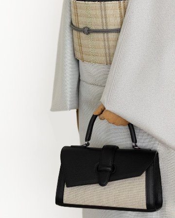 <10/31 21:00～ 発売>SHOJIFUJITA（ショウジフジタ） 「DANCER TOILE 5 横長 シュリンク / BLACK × 麻 / ECRU」 ハンドバッグの画像