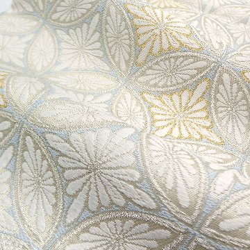 ＜お仕立て済・即日発送可＞河合美術織物 袋帯 菊七宝繋文（きくしっぽう） 灰白と金銀糸の画像