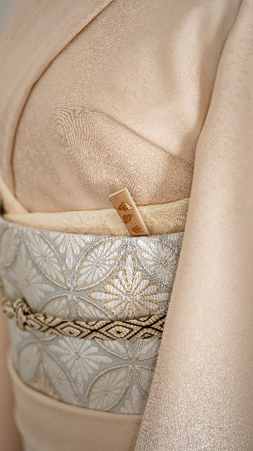 ＜お仕立て済・即日発送可＞河合美術織物 袋帯 菊七宝繋文（きくしっぽう） 灰白と金銀糸の画像